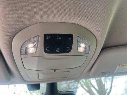 Used 2022 Chrysler Pacifica Touring-L FWD image 19