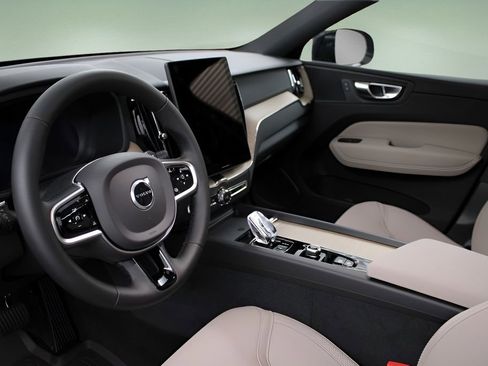 New 2026 Volvo XC60 B5 Plus w/ Protection Package Premier image 20