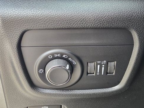 Used 2025 Jeep Grand Cherokee L Laredo AWD/4WD image 25