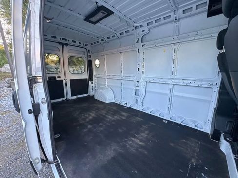 Used 2023 RAM ProMaster 2500 FWD image 9