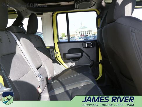 Used 2023 Jeep Wrangler Unlimited Rubicon 4xe w/ Cold Weather Group AWD/4WD image 12