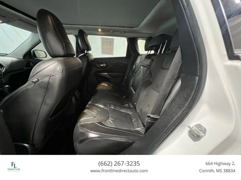 Used 2019 Jeep Cherokee Limited image 23
