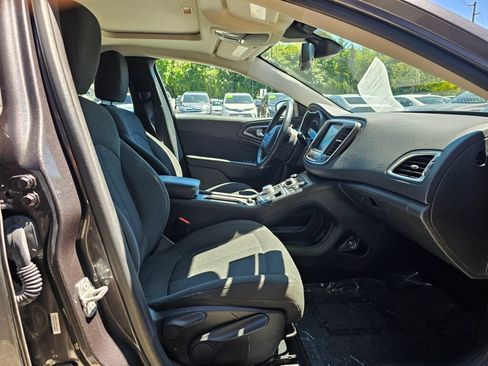 Used 2015 Chrysler 200 Limited w/ Comfort Group FWD image 9