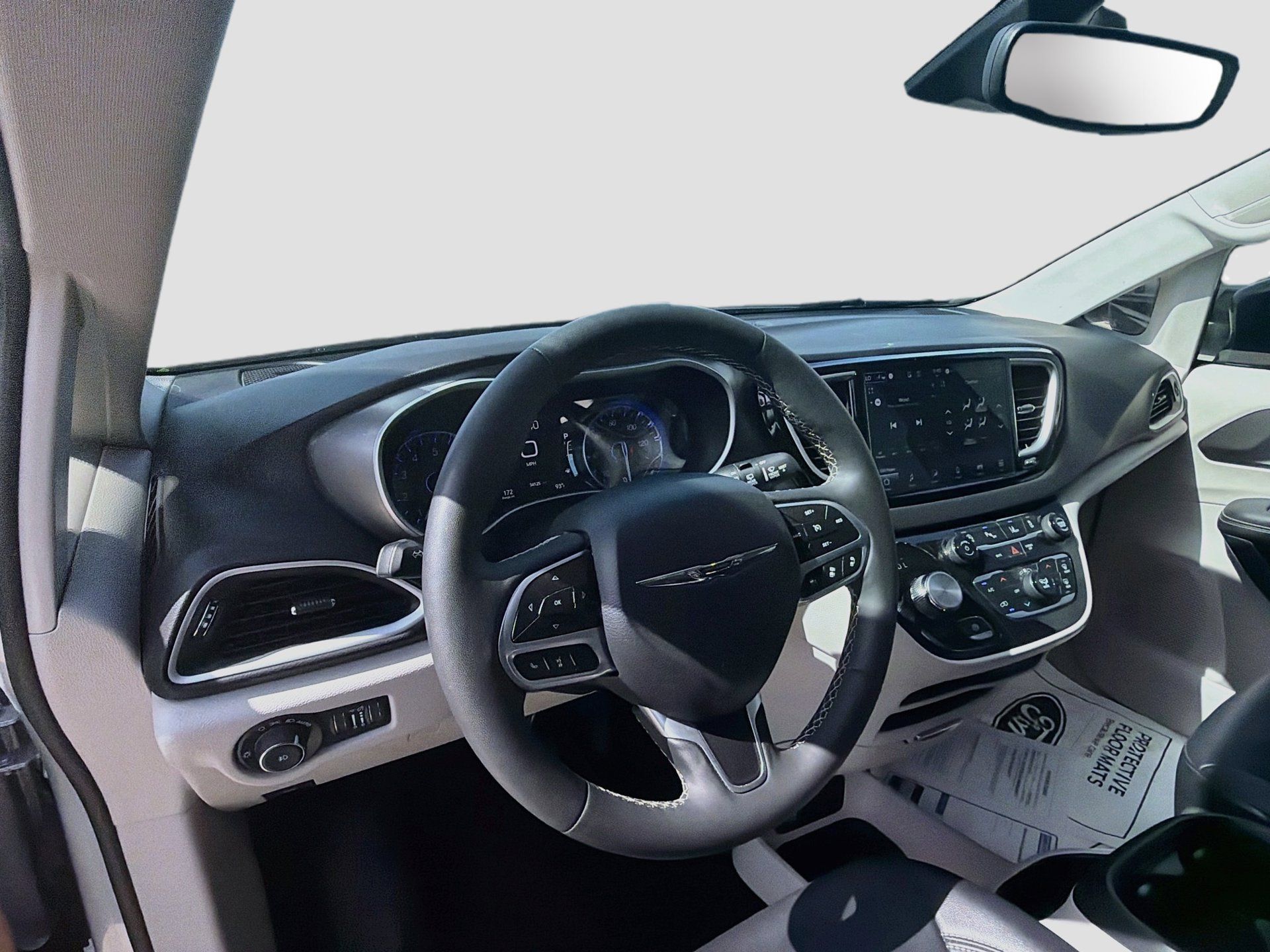 Used 2024 Chrysler Pacifica Touring-L FWD image 12