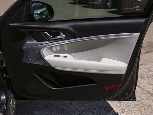 Used 2025 Genesis G70 3.3T Advanced image 33