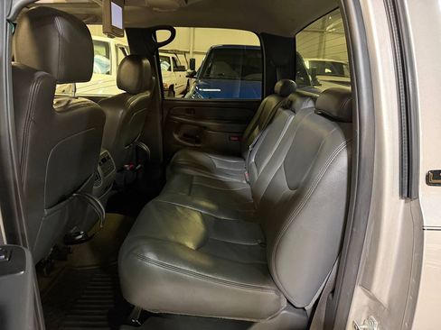 Used 2006 Chevrolet Silverado 2500 LT w/ Heavy-Duty Power Package AWD/4WD image 38