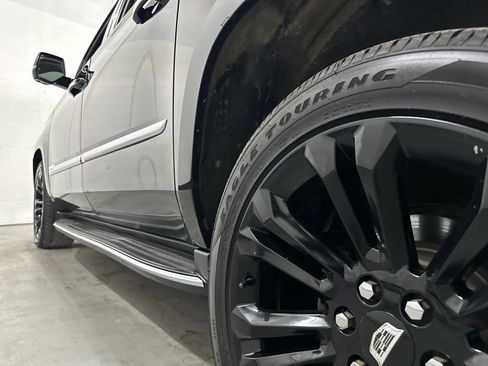 Used 2019 Cadillac Escalade ESV Luxury AWD/4WD image 20