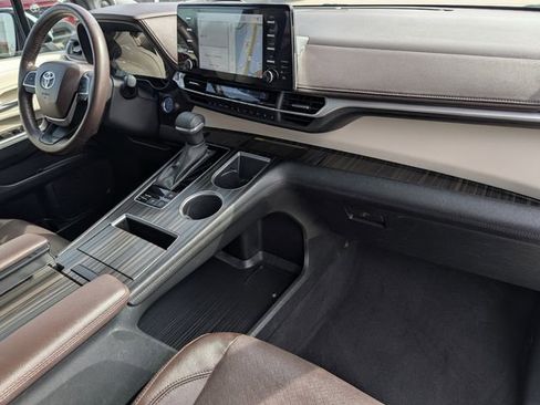 Certified 2023 Toyota Sienna Platinum image 35