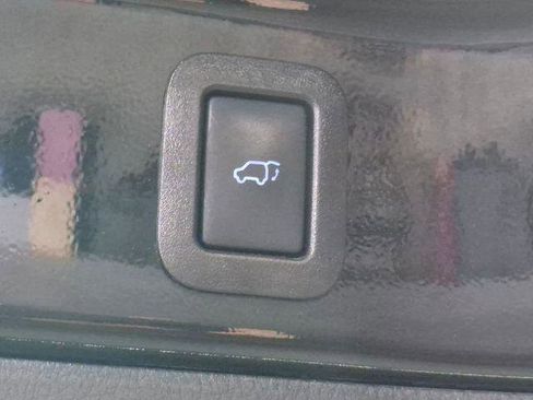 Certified 2018 Toyota Highlander Limited Platinum image 28