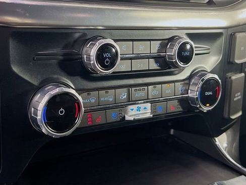 Used 2022 Ford F150 Lariat image 17