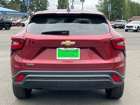 Used 2024 Chevrolet Trax LS w/ LS Convenience Package FWD image 7