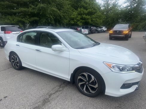 Used 2017 Honda Accord EX image 22