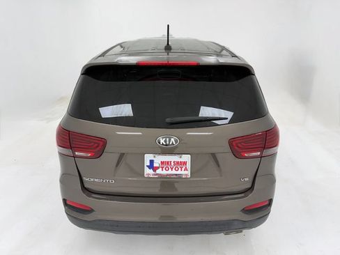 Used 2019 Kia Sorento FWD V6 image 19