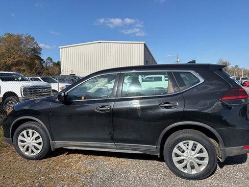 Used 2018 Nissan Rogue S image 3