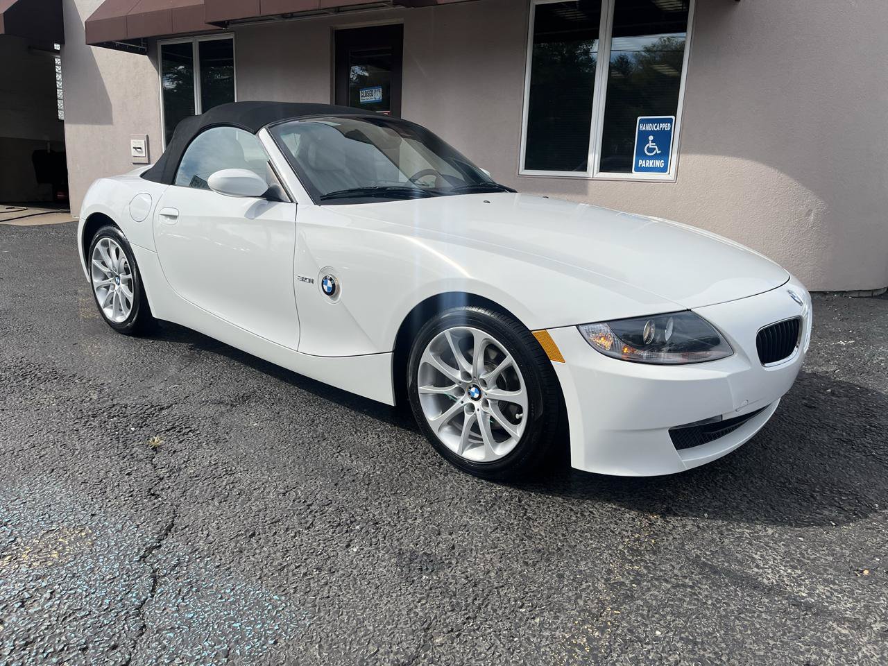 Used 2008 BMW Z4 3.0i RWD image 3