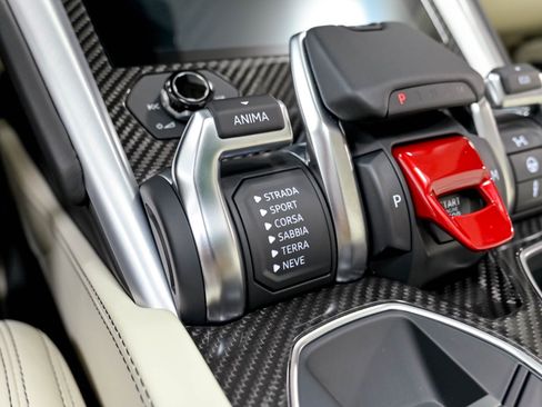 Used 2020 Lamborghini Urus AWD/4WD image 85