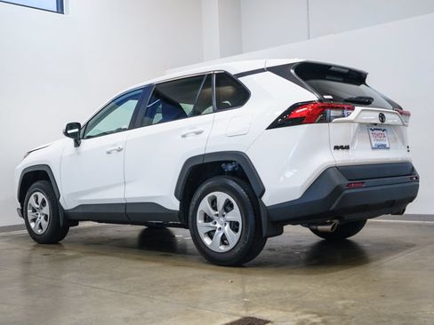 Certified 2022 Toyota RAV4 LE AWD/4WD image 7