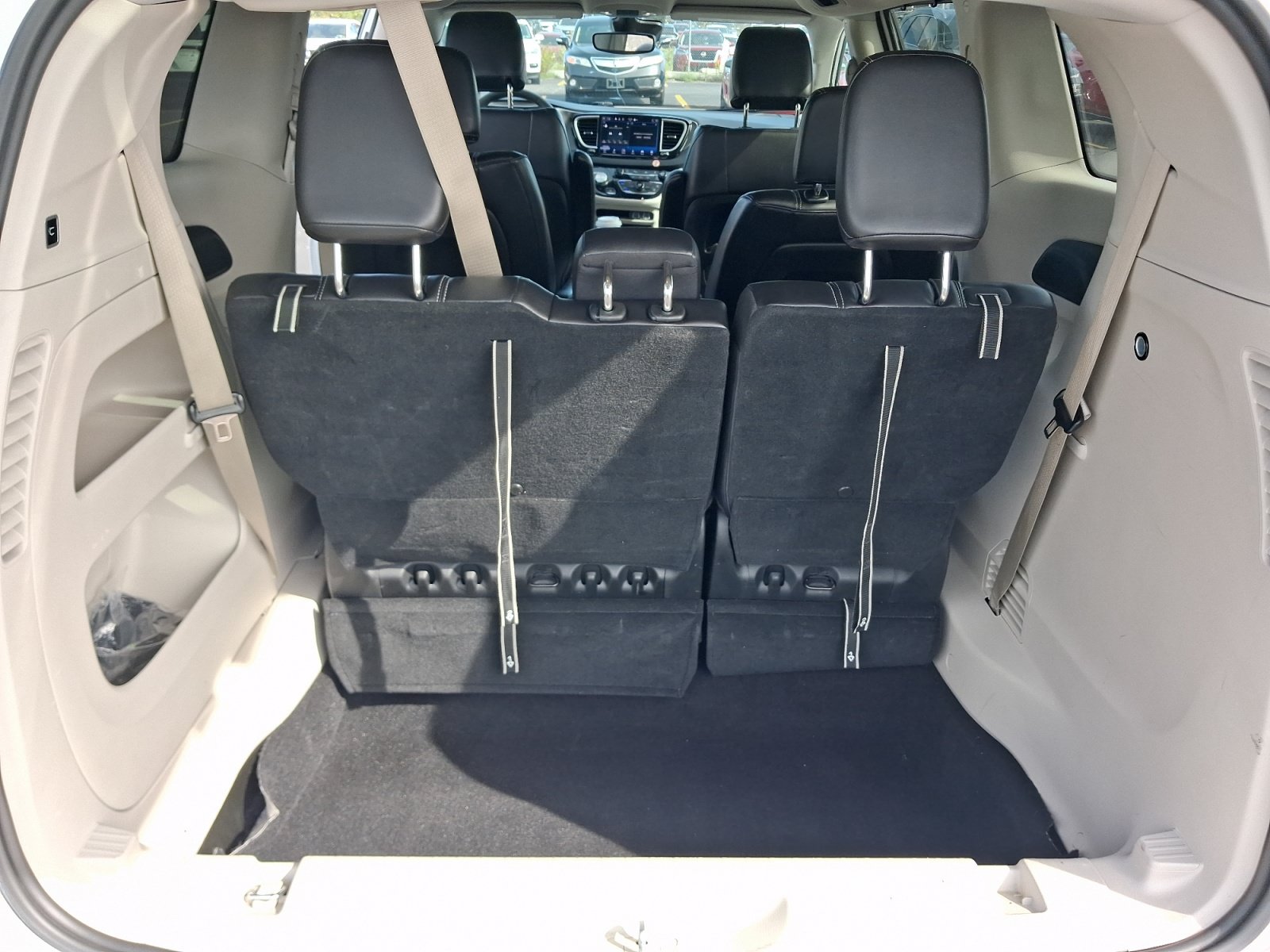 Used 2024 Chrysler Pacifica Touring-L FWD image 22