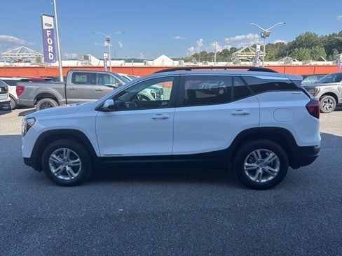 Used 2023 GMC Terrain SLE w/ Driver Convenience Package image 6