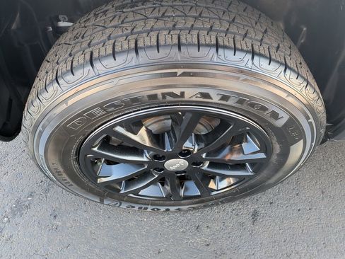 Used 2021 Jeep Cherokee Latitude Plus image 9