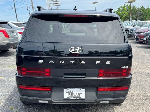 Used 2025 Hyundai Santa Fe SEL FWD image 5