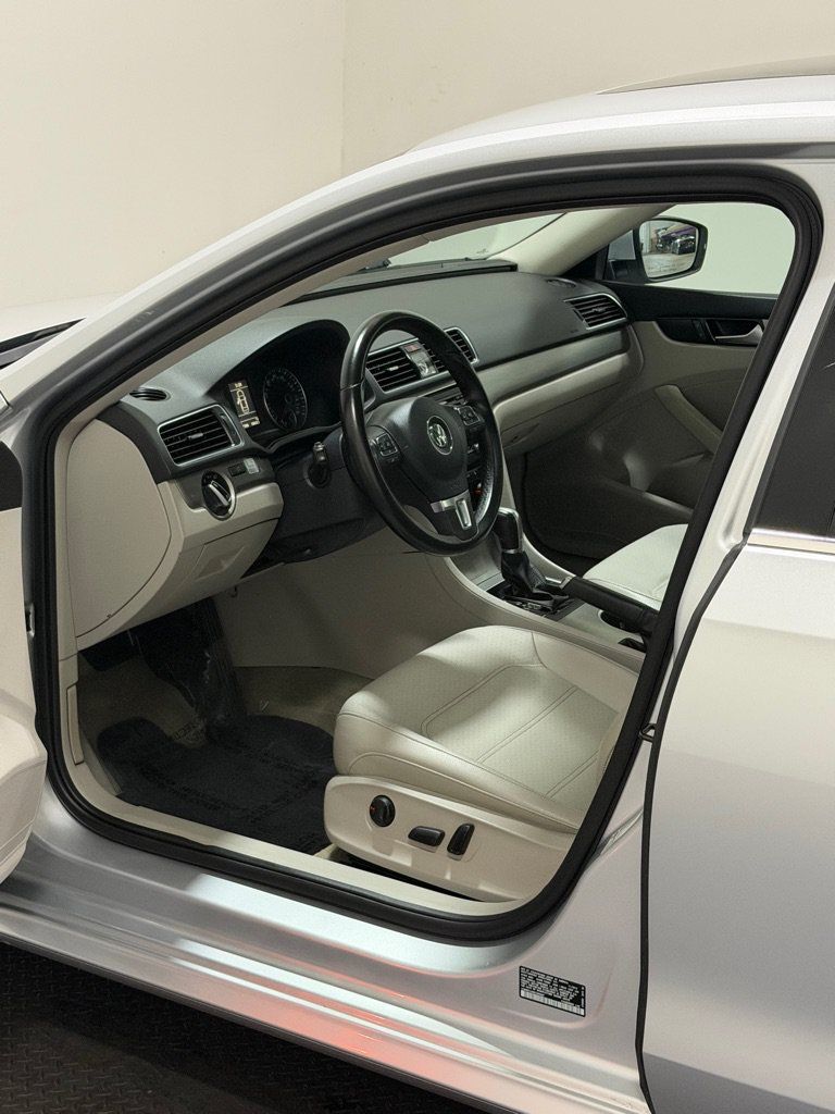 Used 2014 Volkswagen Passat TDI SE FWD image 8