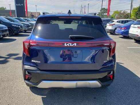 Certified 2024 Kia Seltos SX w/ SX Sunroof Package AWD/4WD image 7