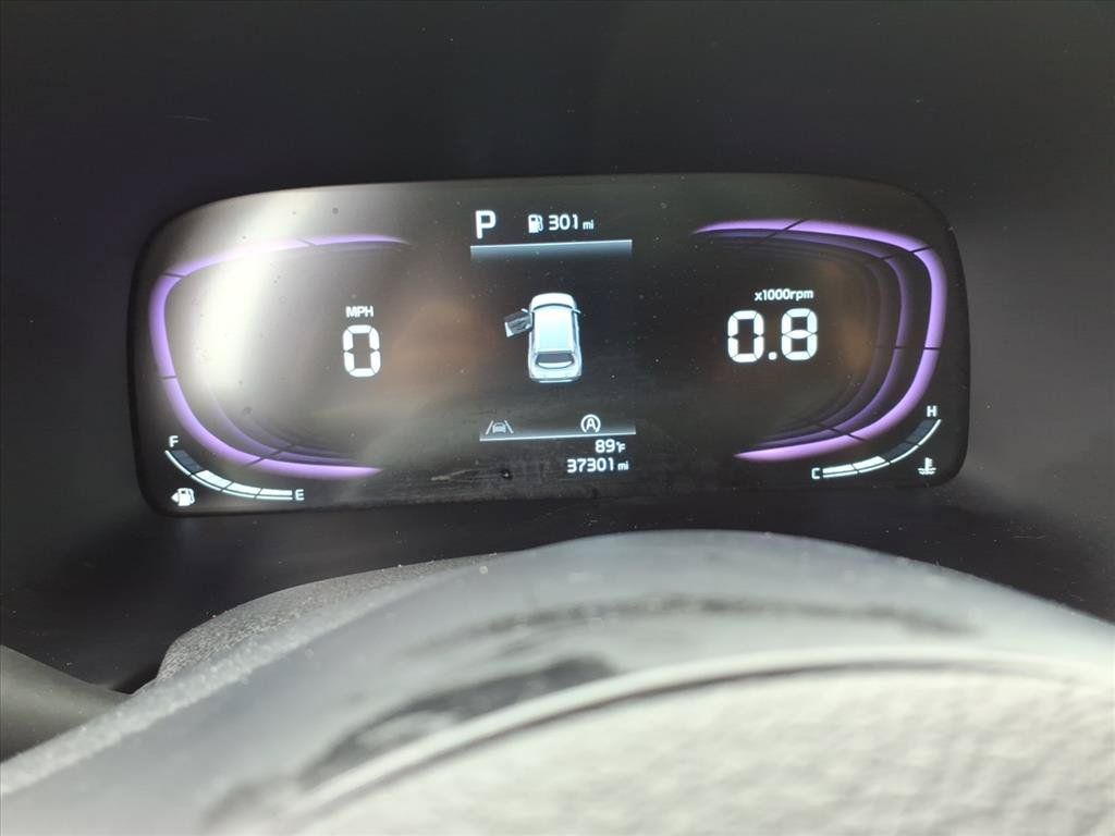 Used 2025 Kia Soul LX w/ LX Technology Package FWD image 17