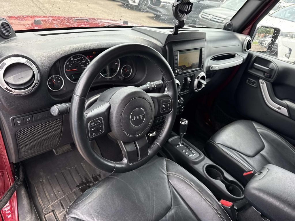 Used 2013 Jeep Wrangler Unlimited Rubicon w/ Connectivity Group AWD/4WD image 19