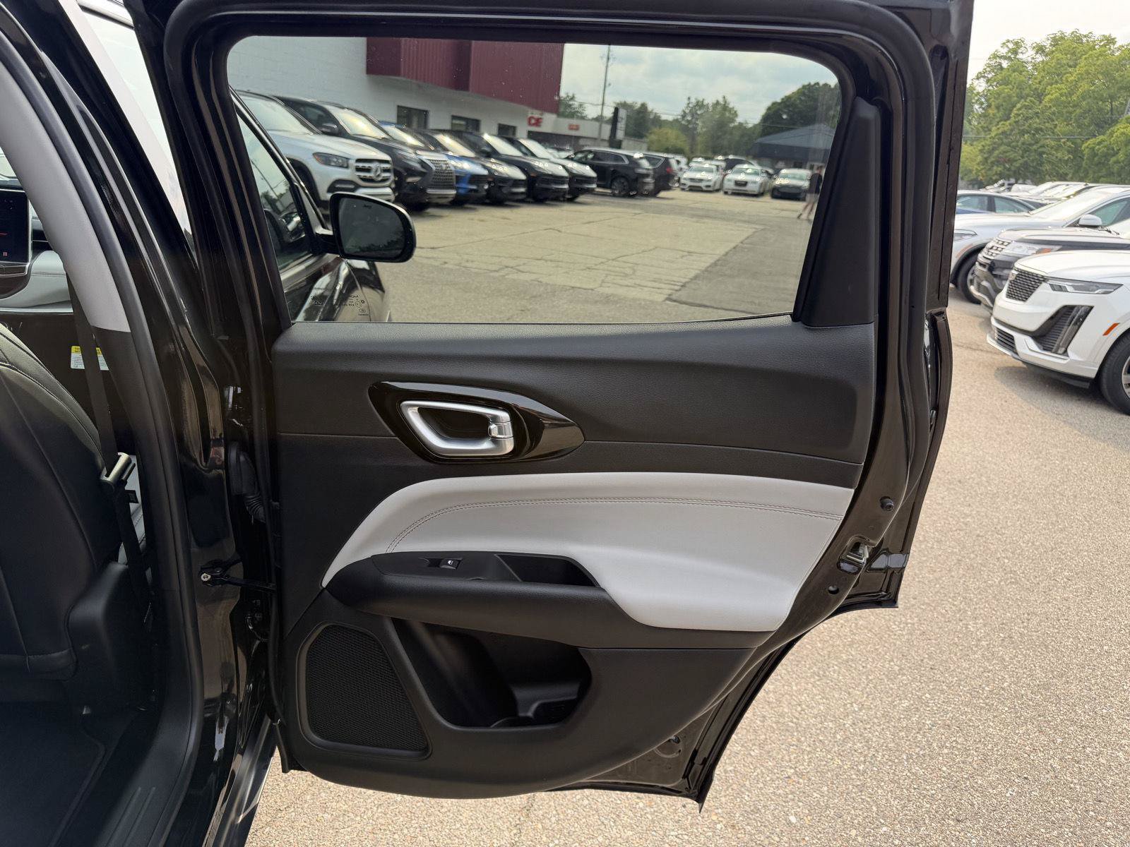 Used 2022 Jeep Compass Limited AWD/4WD image 24
