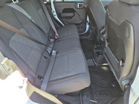 Used 2024 Jeep Gladiator Mojave image 17