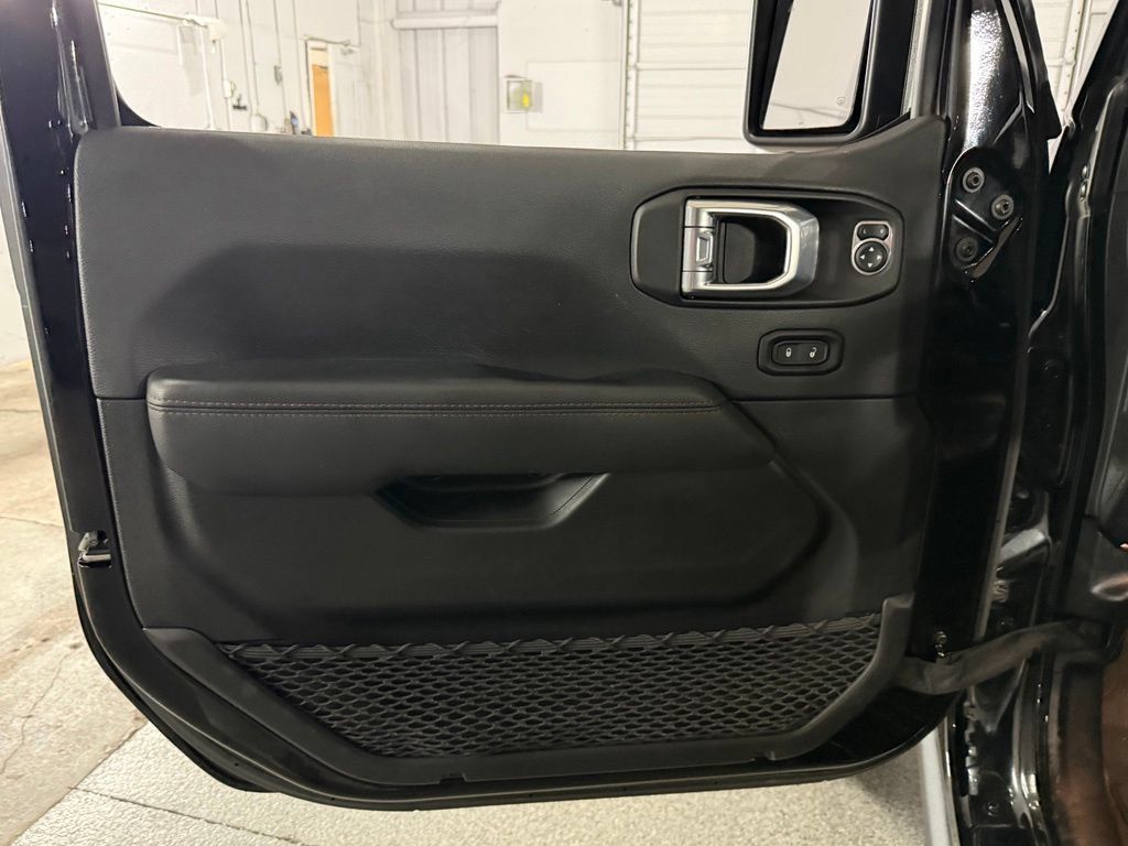 Used 2021 Jeep Wrangler Unlimited Rubicon w/ Trailer Tow Package AWD/4WD image 22