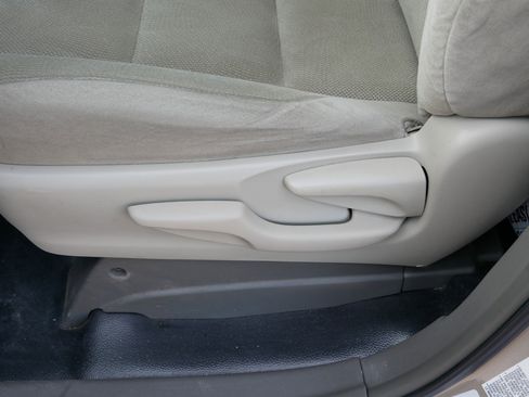 Used 2015 Toyota Sienna L image 20