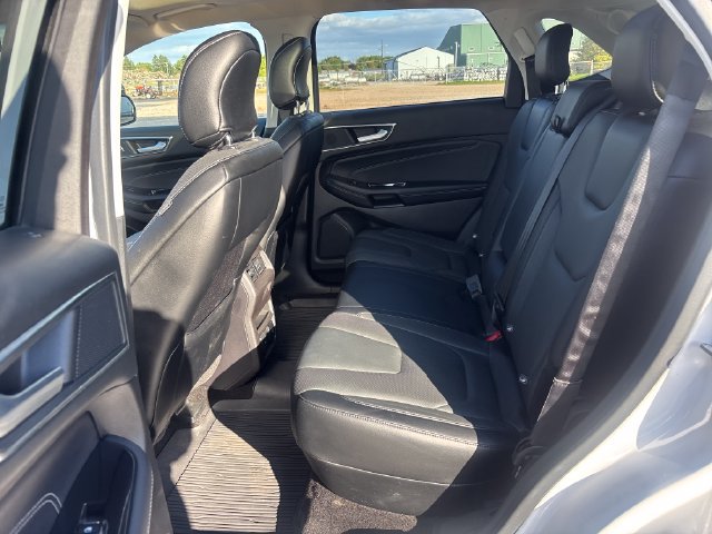 Used 2018 Ford Edge Titanium w/ Equipment Group 301A AWD/4WD image 28