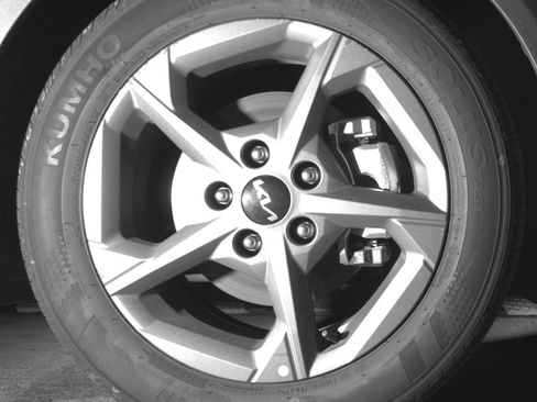 Used 2025 Kia K4 LXS image 13