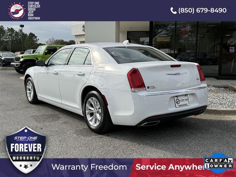 Used 2022 Chrysler 300 Touring image 7