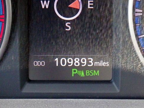 Used 2017 Toyota RAV4 XLE AWD/4WD image 50