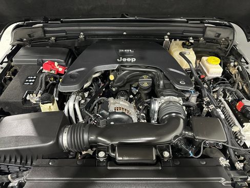 Used 2020 Jeep Wrangler Unlimited Sahara w/ Uconnect 4C Nav & Sound Group image 10