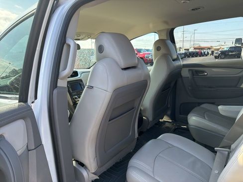 Used 2016 Chevrolet Traverse LT image 16