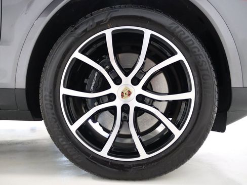 Used 2024 Porsche Cayenne image 90