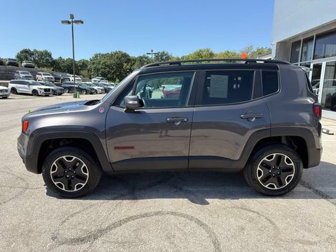 Used 2017 Jeep Renegade Trailhawk AWD/4WD image 4