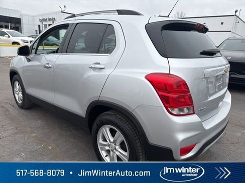 Used 2020 Chevrolet Trax LT w/ LT Convenience Package image 9