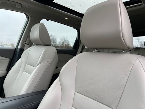 Used 2023 Nissan Rogue SV w/ SV Premium B Package image 13