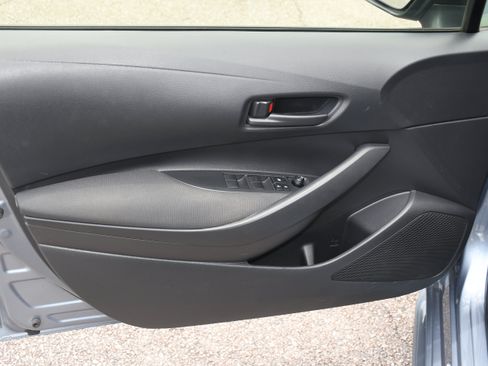 Used 2025 Toyota Corolla LE FWD image 9