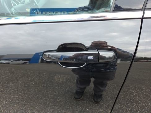 Used 2020 Chevrolet Equinox LT w/ Driver Convenience Package image 38