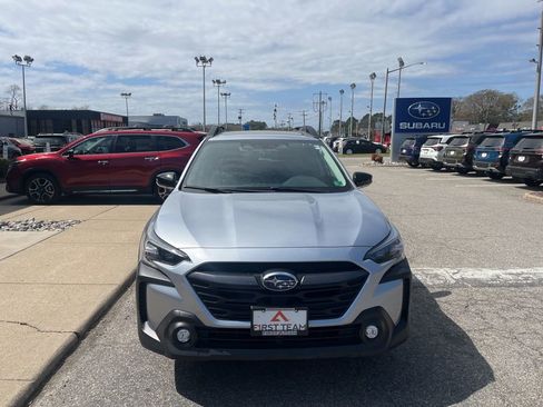 Used 2025 Subaru Outback Premium image 8