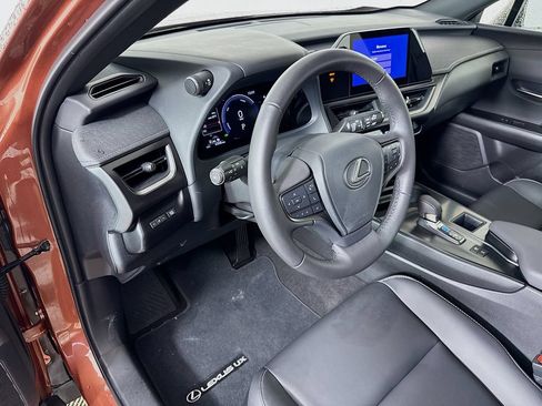 Certified 2025 Lexus UX 300h FWD w/ Accessory Package (Z2) image 9