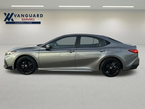 Used 2025 Toyota Camry SE image 2