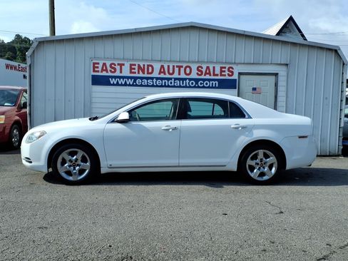 Used 2010 Chevrolet Malibu LT FWD image 2