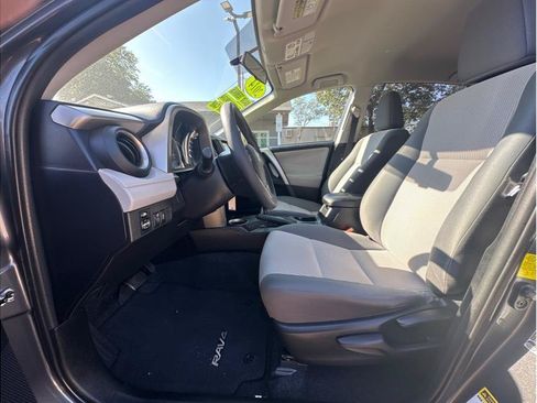 Used 2014 Toyota RAV4 LE FWD image 14